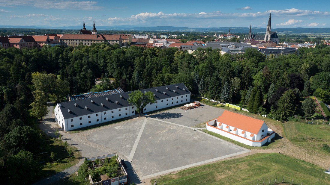 Dokončovací stavební práce na objektu Velkého dělostřeleckého skladu Korunní pevnůstky v Olomouci